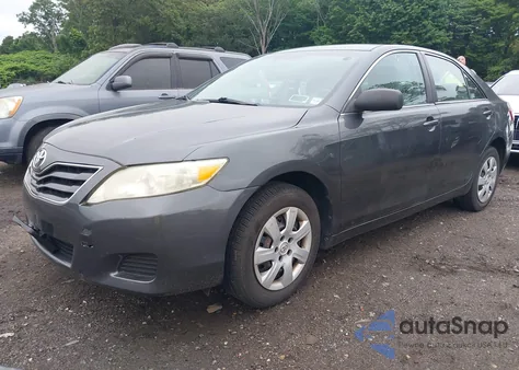 2010 Toyota Camry Le z USA, uszkodzony, nr VIN 4T1BF3EK7AU055425